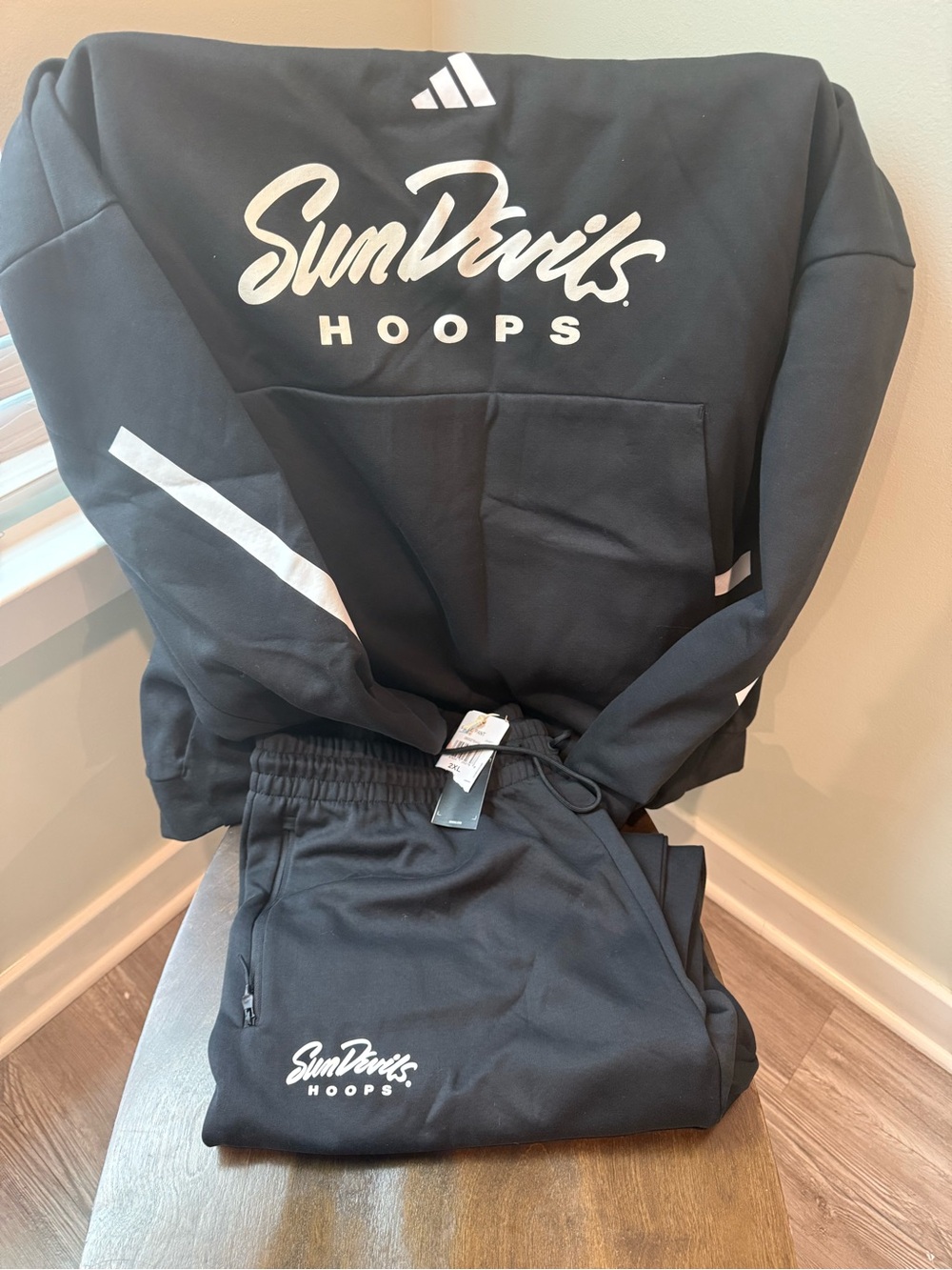 Adidas Arizona State Sun Devils Hoops Men’s 2-Piece Sweatsuit – NWT – Size 2XL